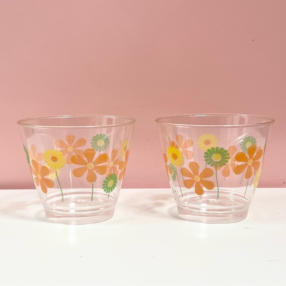 Vintage retro 70s floral flower power set of funky plastic cups - Picture 1 of 7